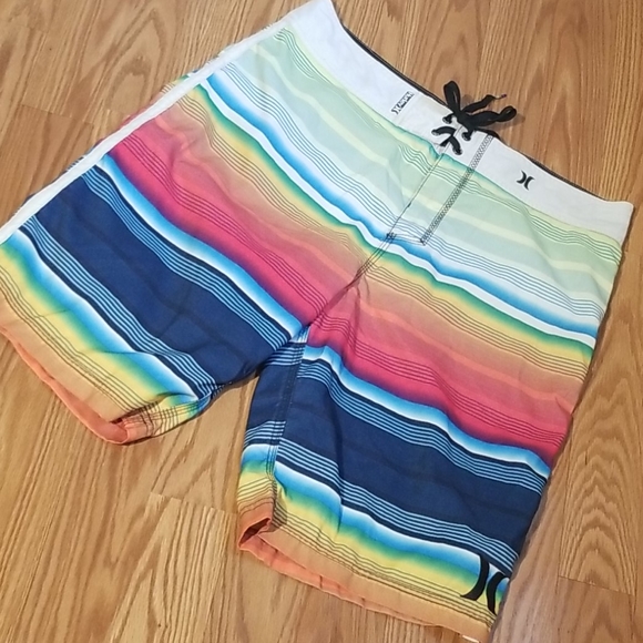Hurley board / swim trunks 34